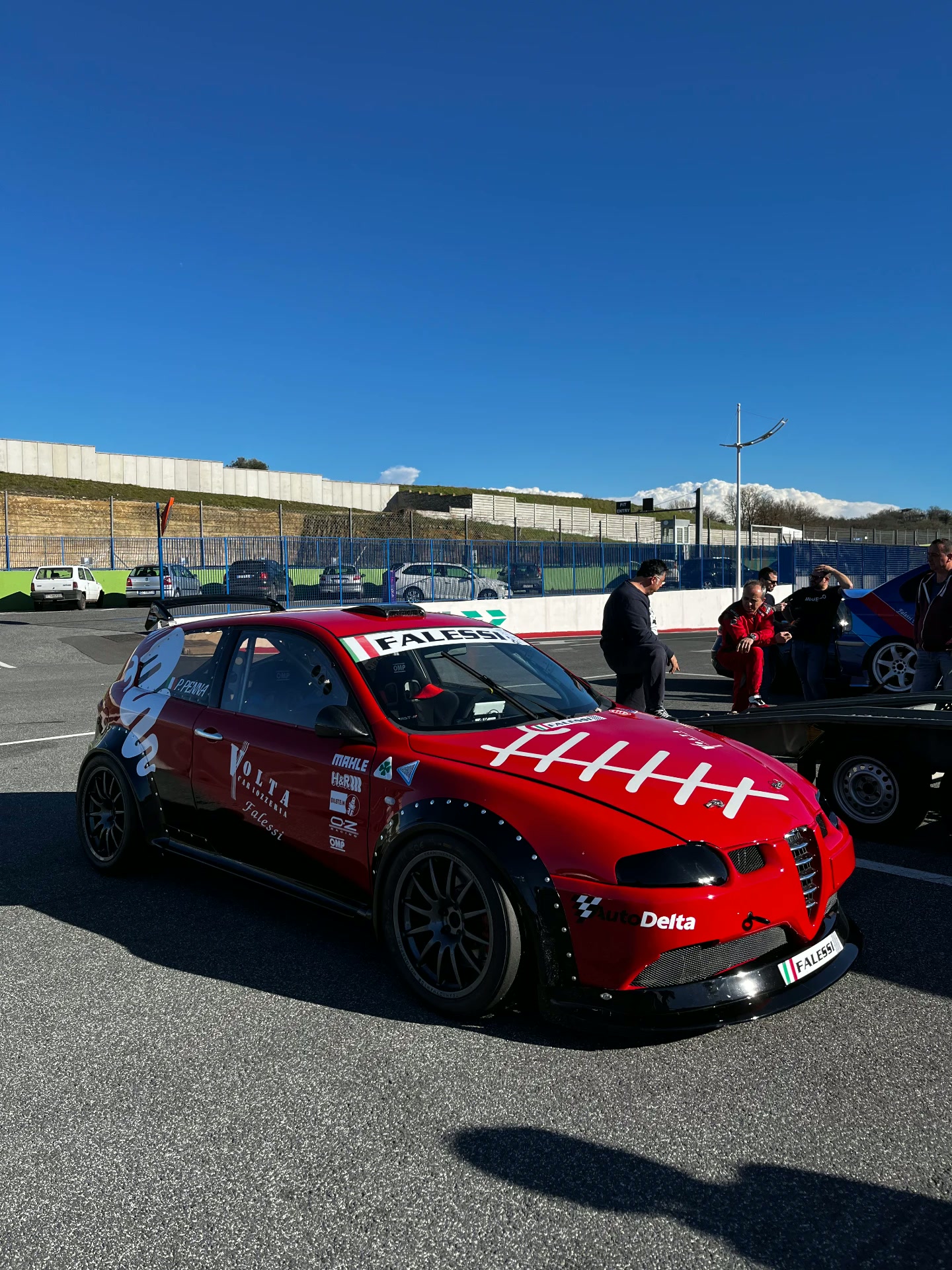 La Alfa Romeo 147 GTA da pista nel paddock di Vallelunga